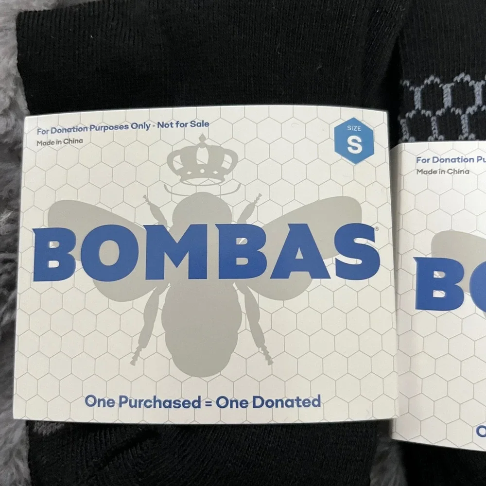 NEW 4 pack Bombas Socks Black Bee Logo Honeycomb Arch Support Size‎ S Small